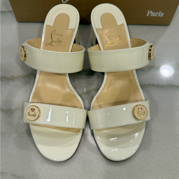 Christian Louboutin La Saviata Emblem Slide Sandal Size 38 Snow Patent Leather - Picture 3 of 14